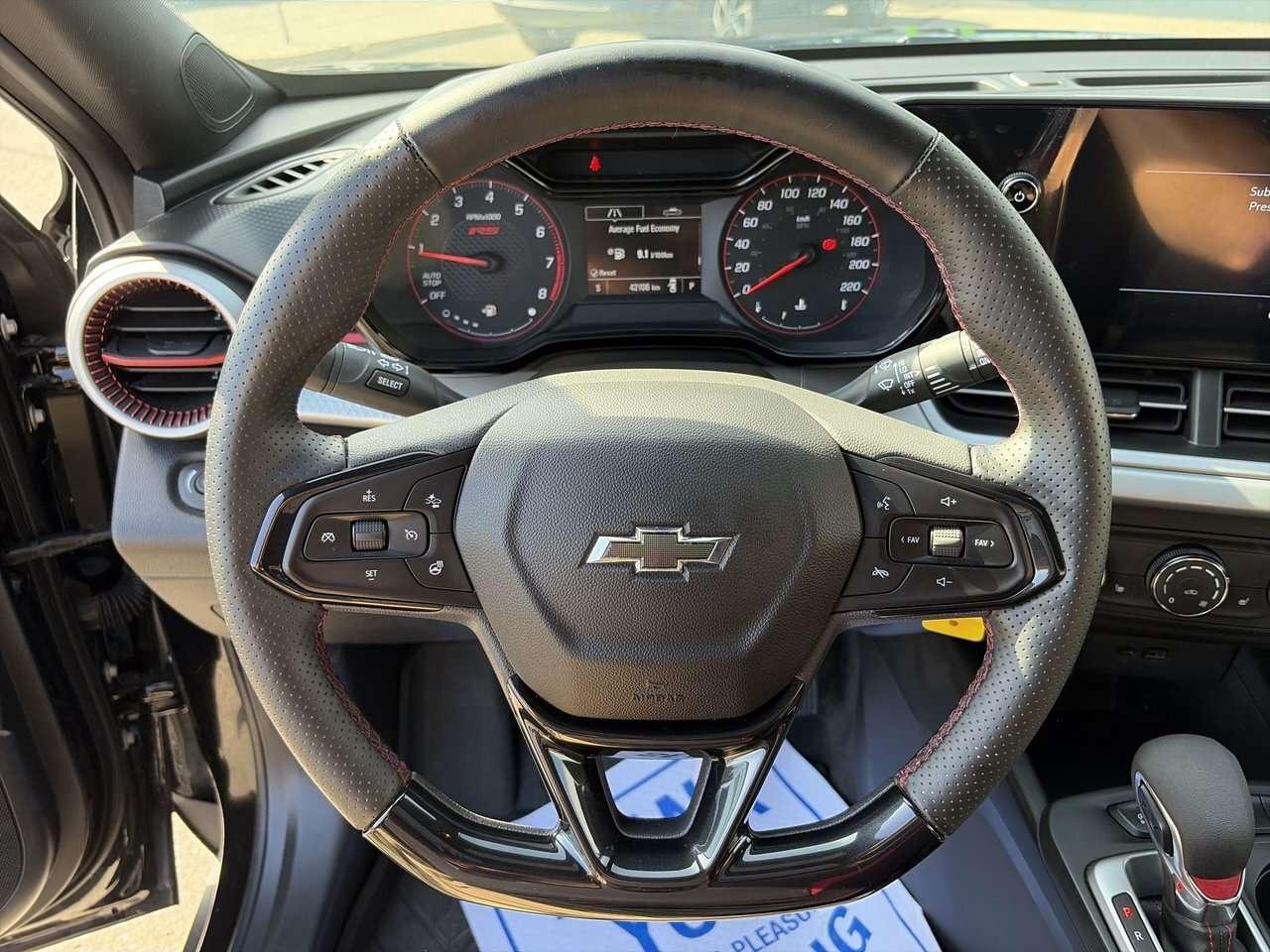 2025 Chevrolet Trax FWD 4dr 1RS HEATED SEATS   HEATED FLAT-BOTTOM STEE Photo