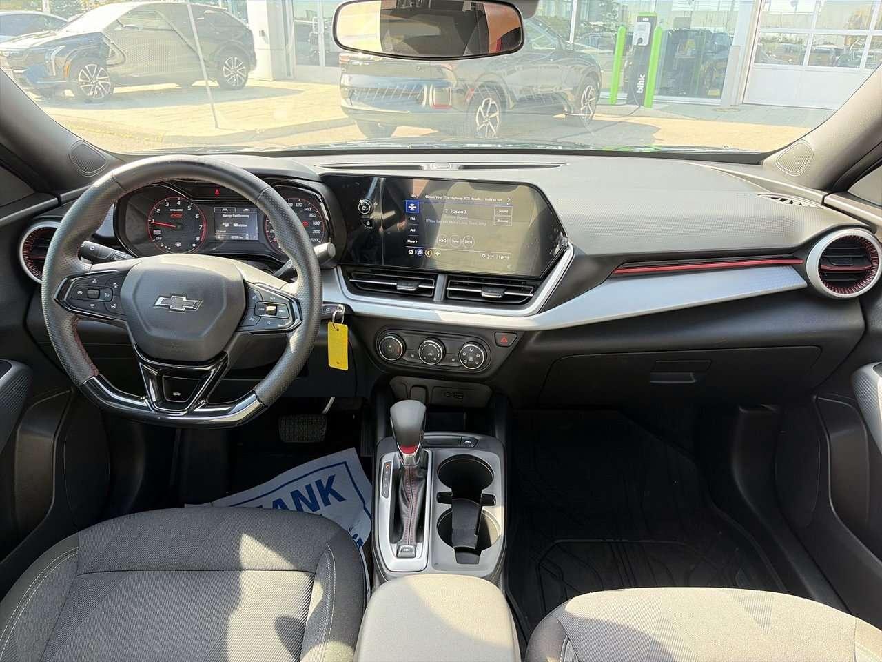 2025 Chevrolet Trax FWD 4dr 1RS HEATED SEATS   HEATED FLAT-BOTTOM STEE Photo