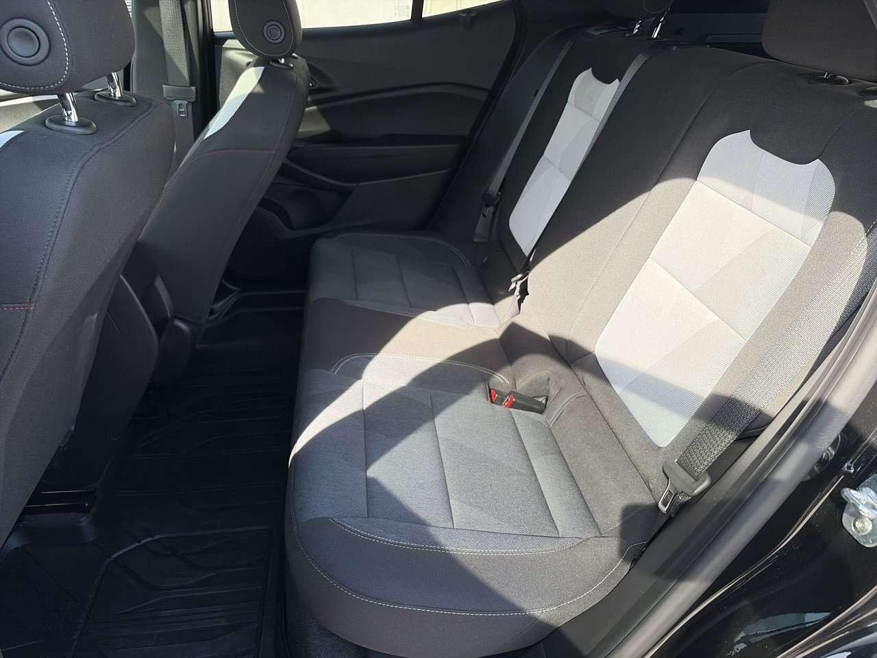 2025 Chevrolet Trax FWD 4dr 1RS HEATED SEATS   HEATED FLAT-BOTTOM STEE Photo
