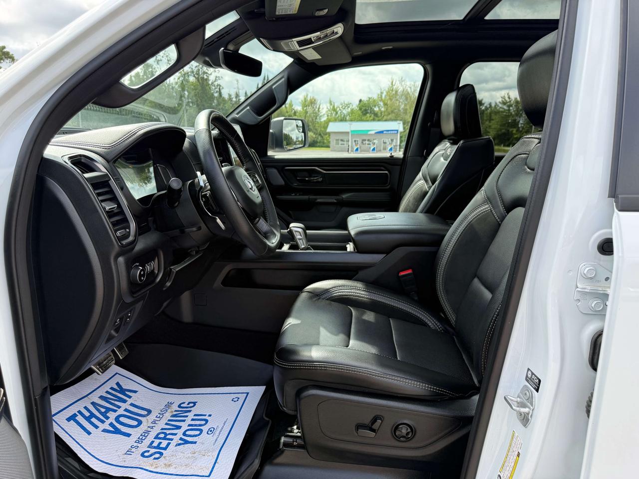 2025 RAM 1500 Sport GT - pano sunroof - htd/vntd leather Photo