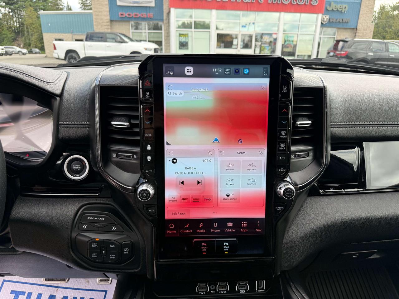 2025 RAM 1500 Sport GT - pano sunroof - htd/vntd leather Photo