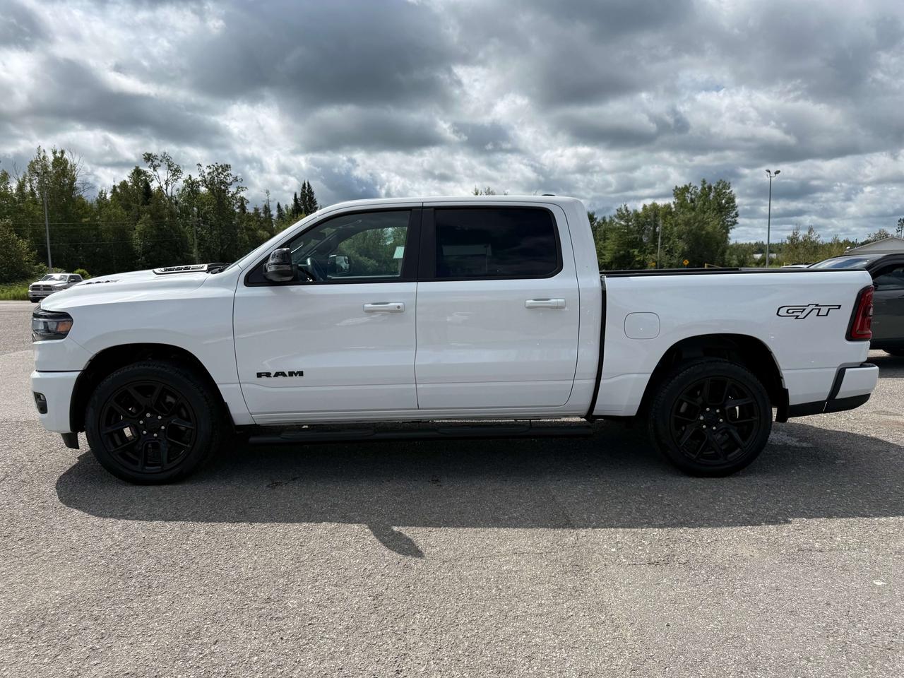 2025 RAM 1500 Sport GT - pano sunroof - htd/vntd leather Photo5