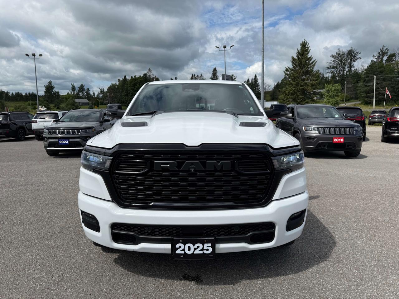 2025 RAM 1500 Sport GT - pano sunroof - htd/vntd leather Photo