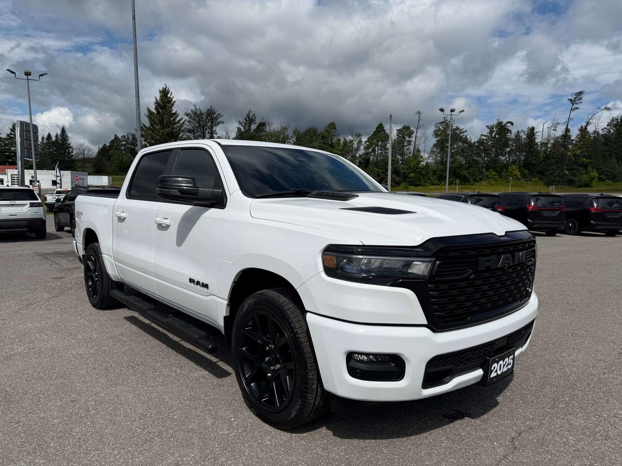 2025 RAM 1500 Sport GT - pano sunroof - htd/vntd leather Photo