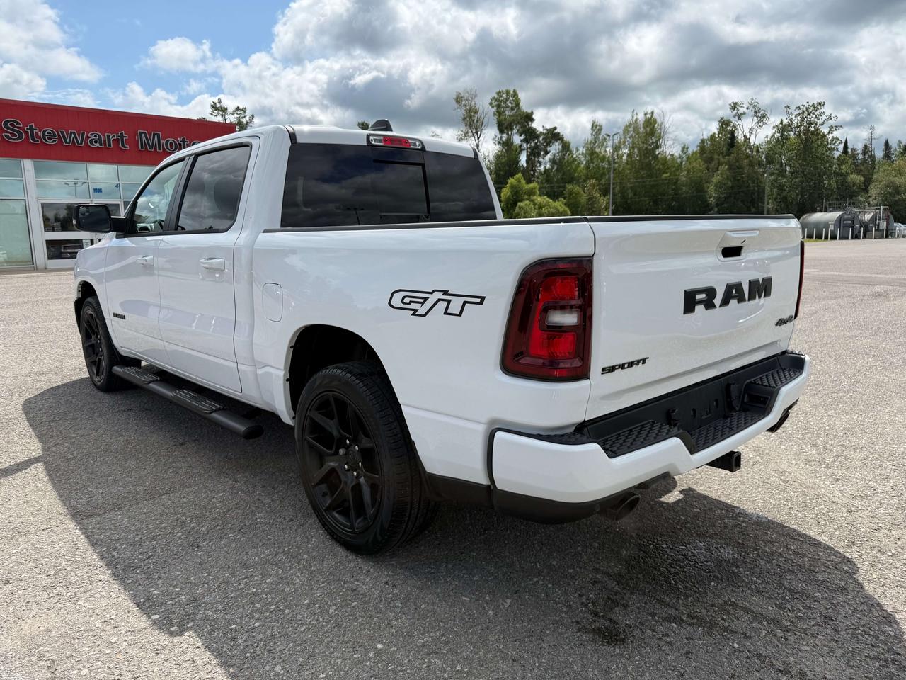 2025 RAM 1500 Sport GT - pano sunroof - htd/vntd leather Photo