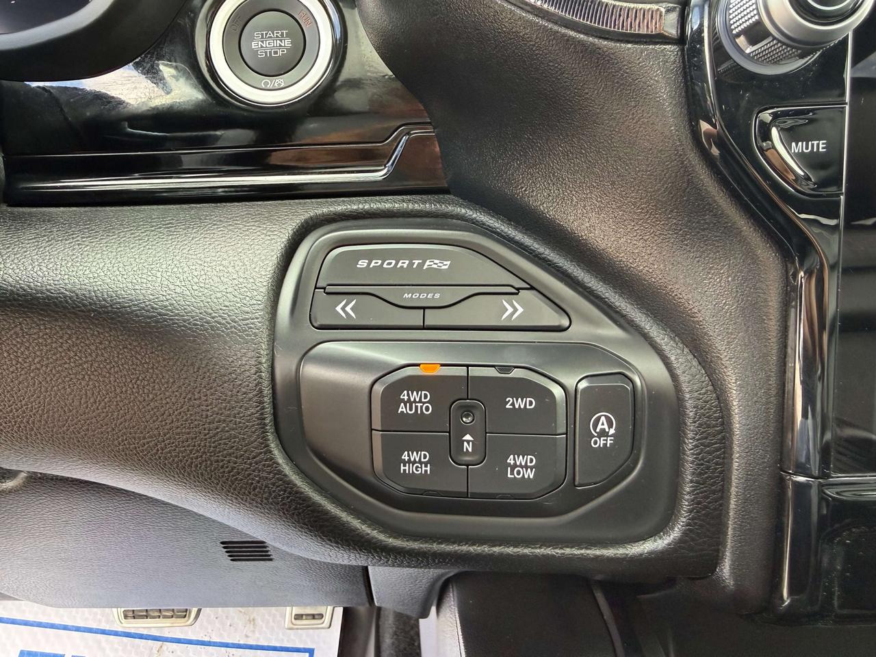 2025 RAM 1500 Sport GT - pano sunroof - htd/vntd leather Photo