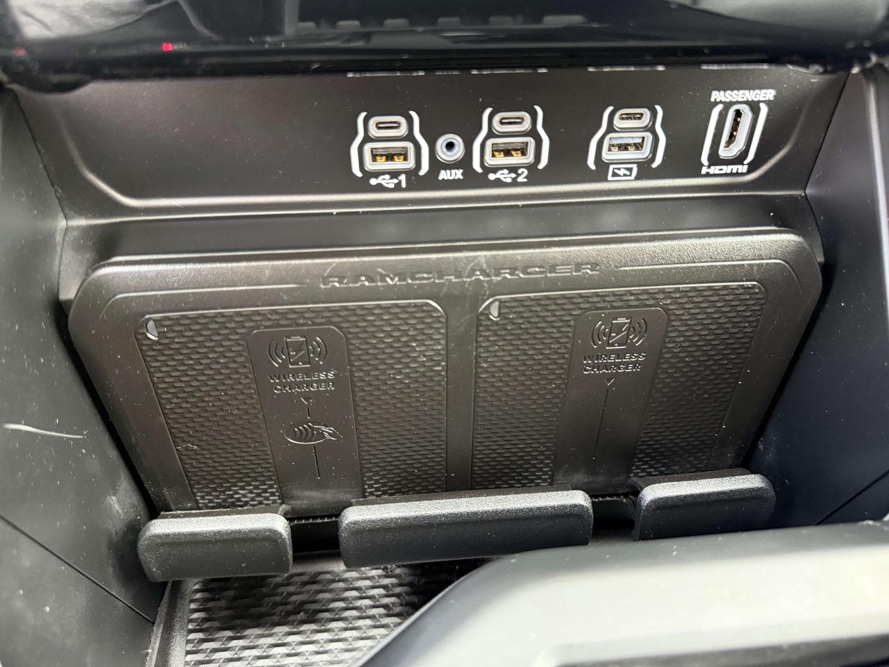 2025 RAM 1500 Sport GT - pano sunroof - htd/vntd leather Photo
