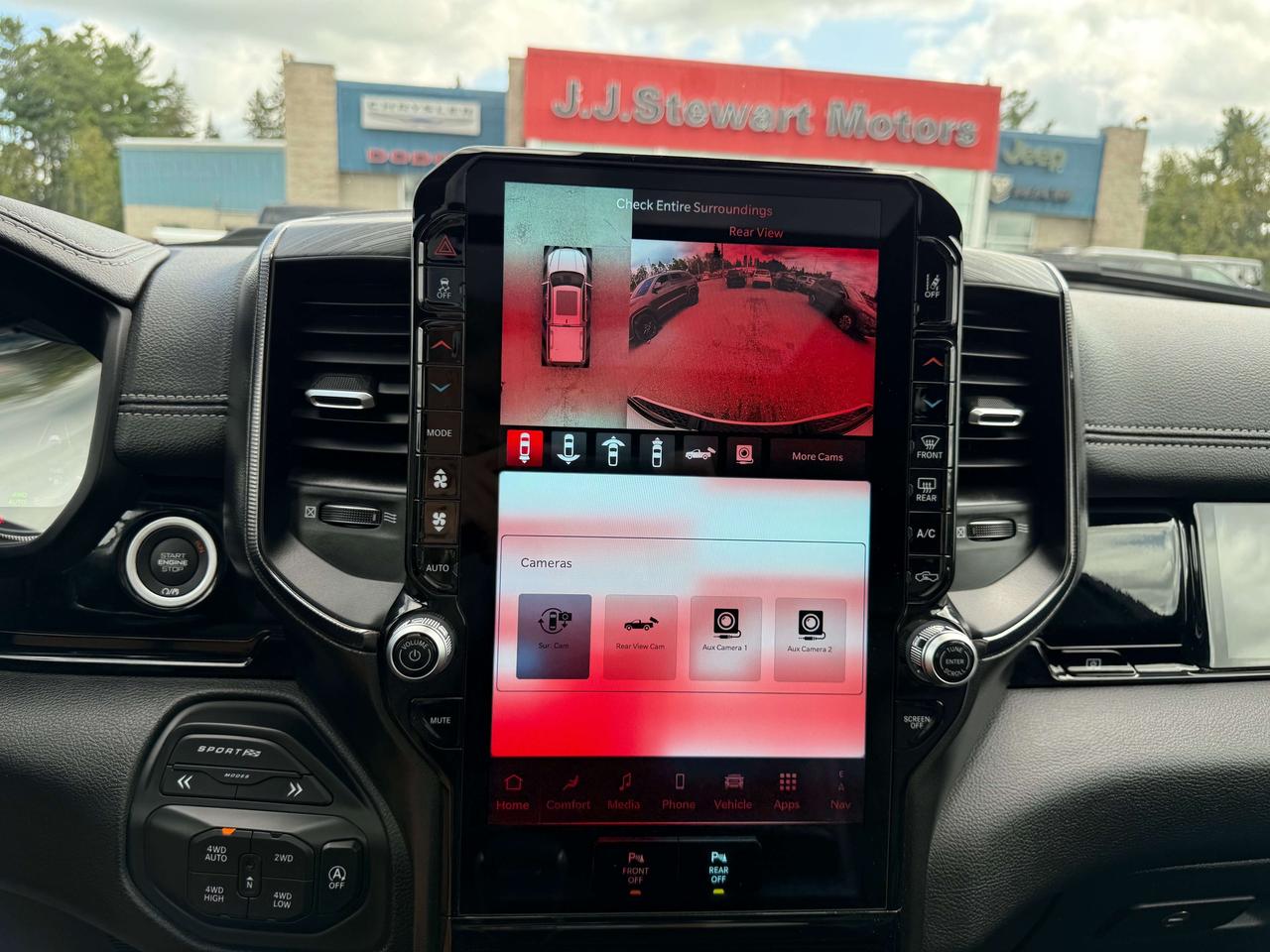 2025 RAM 1500 Sport GT - pano sunroof - htd/vntd leather Photo