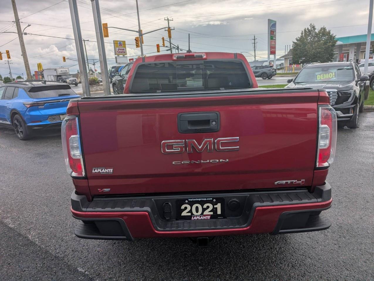 2021 GMC Canyon Crew Cab Short Box 4-Wheel Drive AT4 w/Cloth Photo3
