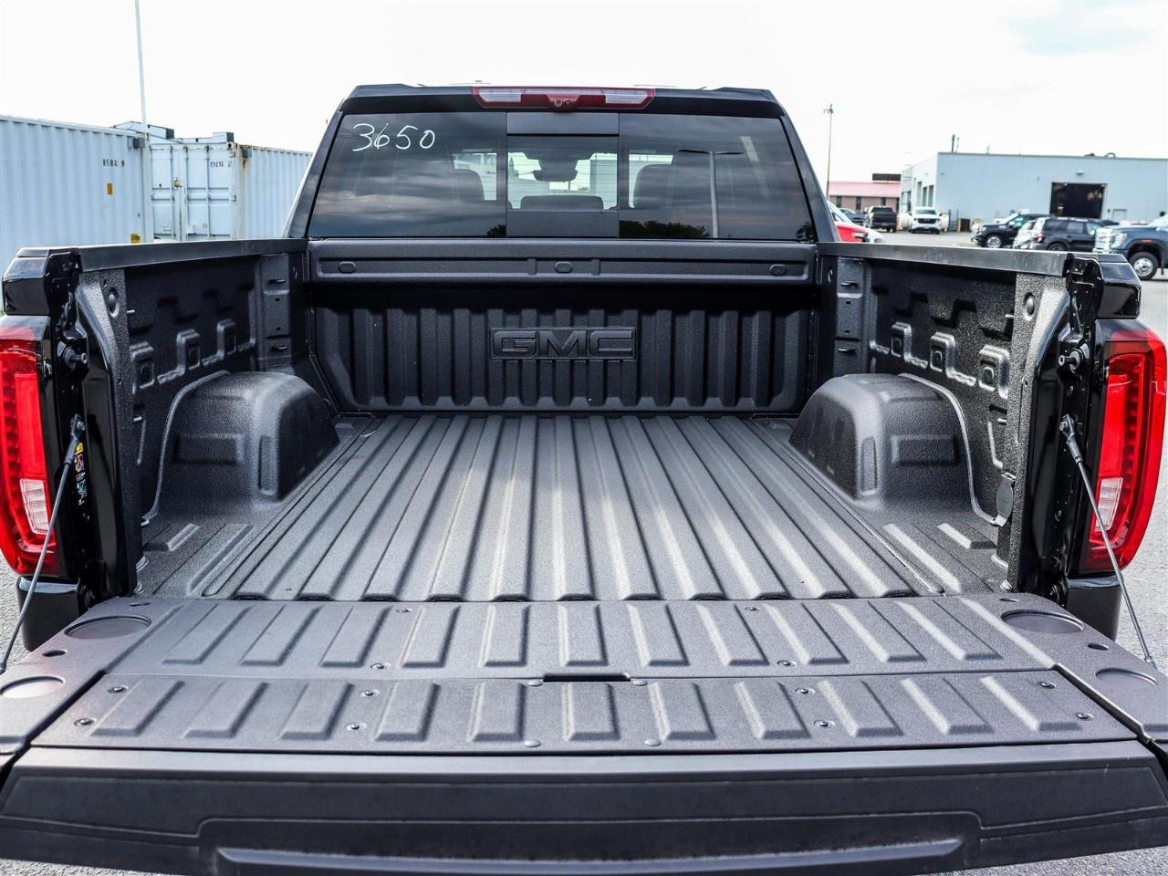 2026 GMC Sierra 1500 Crew Cab Short Box 4-Wheel Drive Denali Ultimate Photo
