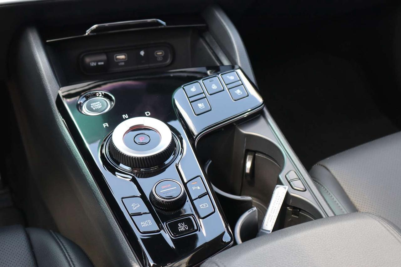 2025 Kia Sportage SX PLUG-IN HYBRID   Accident Free   Clean Carfax   Loaded Photo