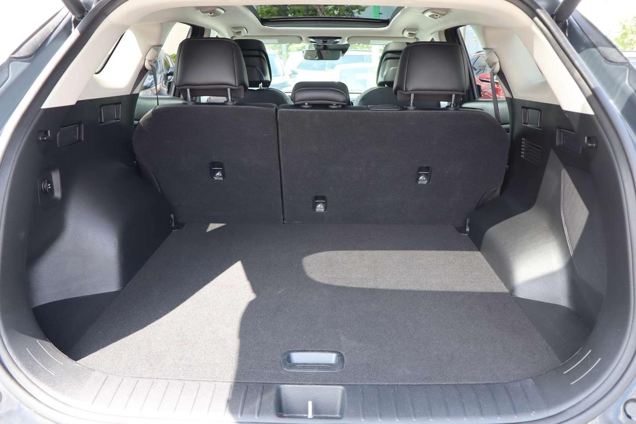 2025 Kia Sportage SX PLUG-IN HYBRID   Accident Free   Clean Carfax   Loaded Photo