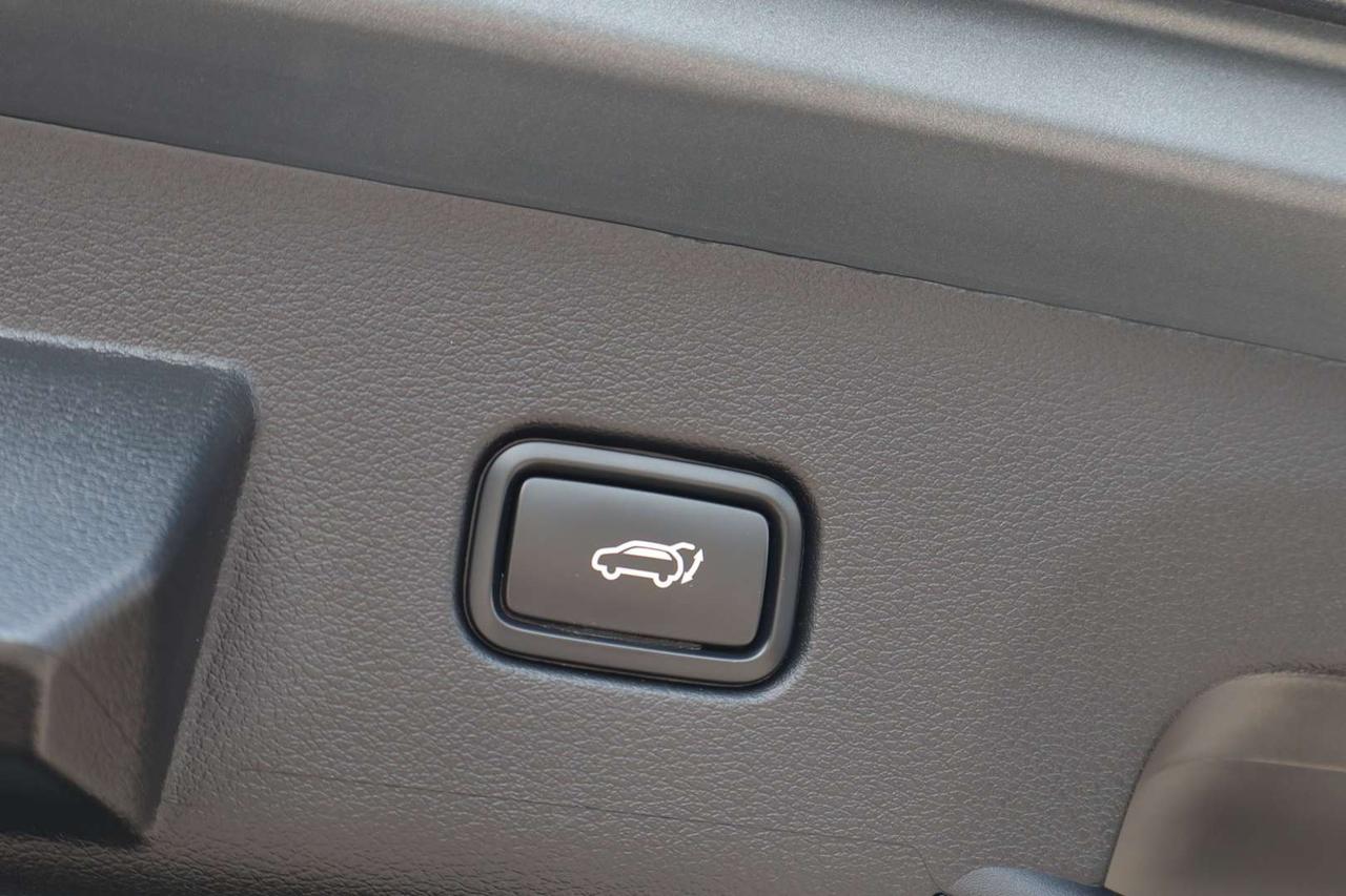 2025 Kia Sportage SX PLUG-IN HYBRID   Accident Free   Clean Carfax   Loaded Photo