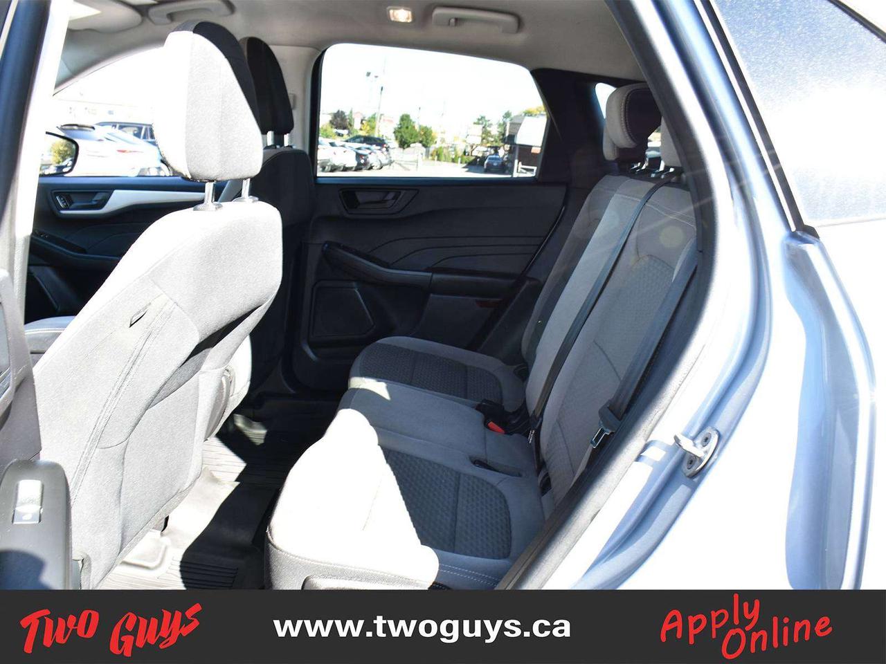 2022 Ford Escape SE AWD 1.5L   Htd Cloth   New Tires   Cold Weather Photo