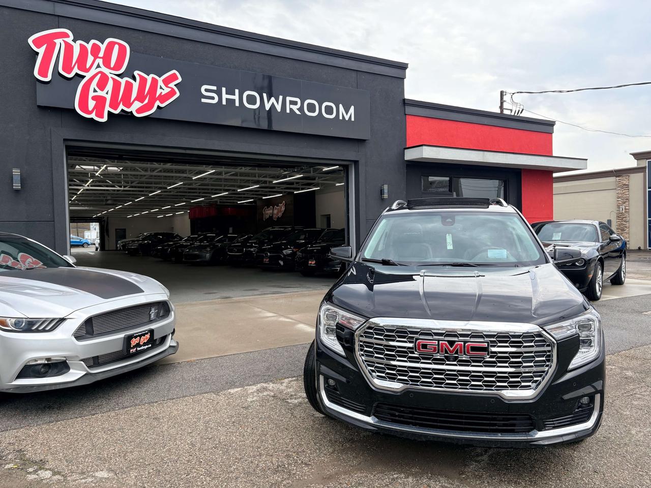 2024 GMC Terrain Denali   Black Diamond   Tech Pkg   Panoroof   Nav Photo