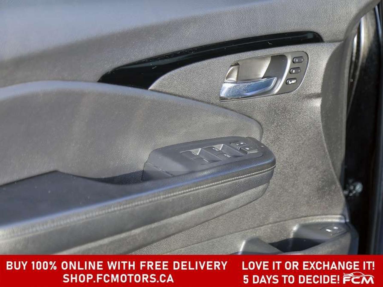 2020 Honda Pilot TOURING   8 PASSENGER   FULLY CERTIFIED WITH WARRA Photo