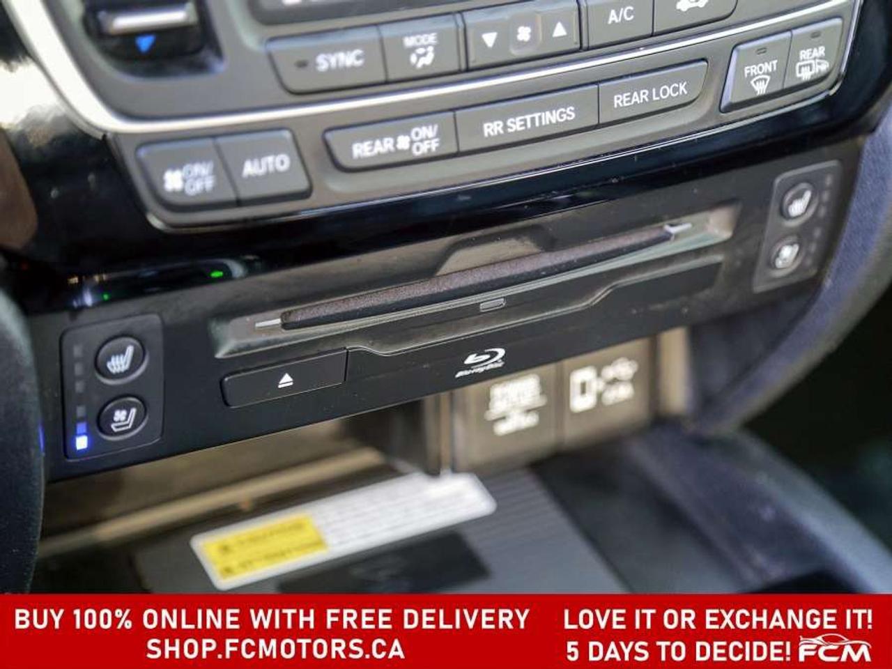 2020 Honda Pilot TOURING   8 PASSENGER   FULLY CERTIFIED WITH WARRA Photo