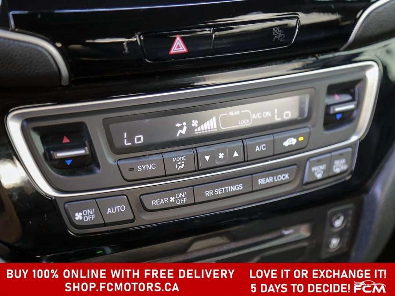 2020 Honda Pilot TOURING   8 PASSENGER   FULLY CERTIFIED WITH WARRA Photo