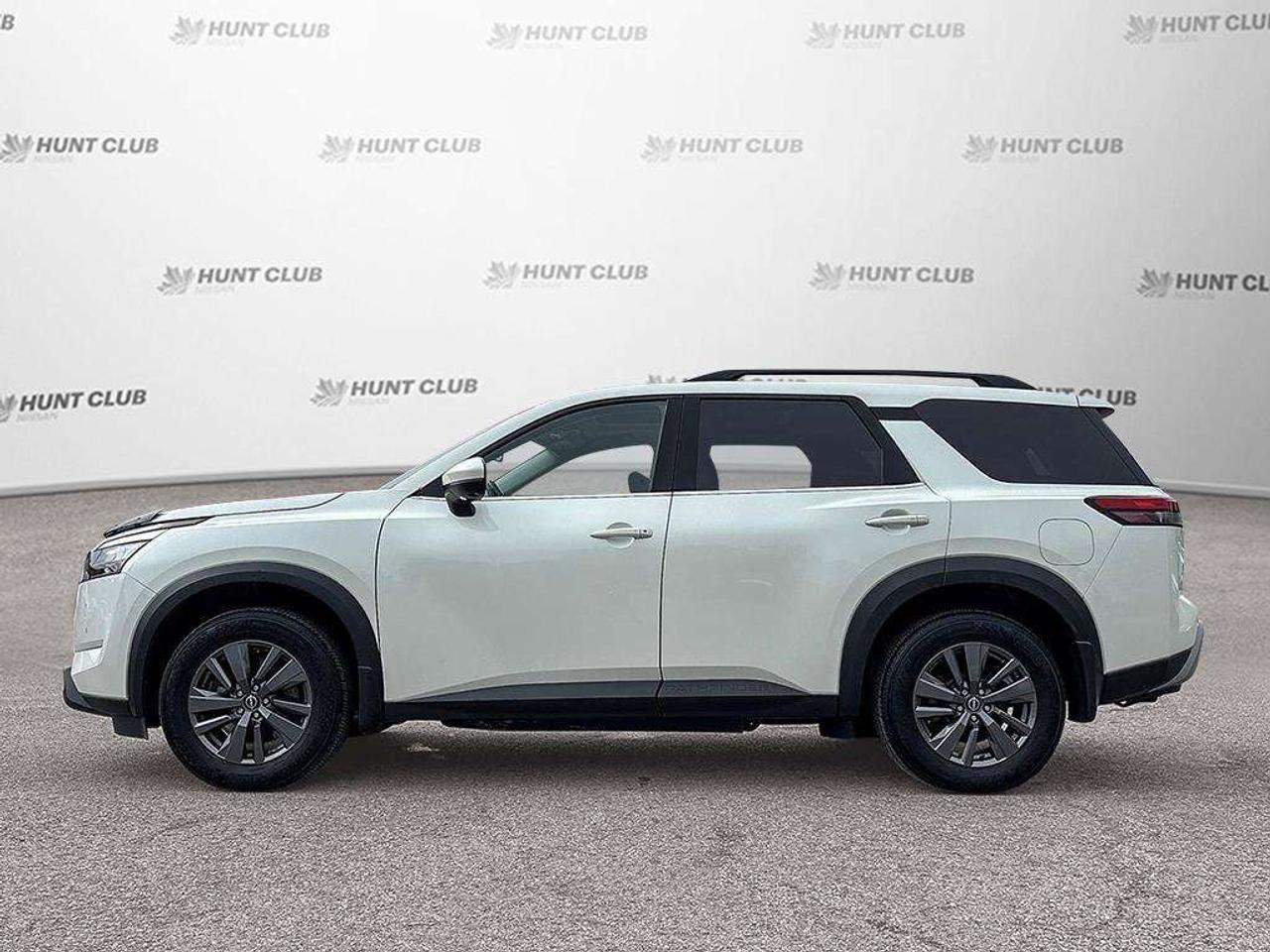 2024 Nissan Pathfinder SV Photo