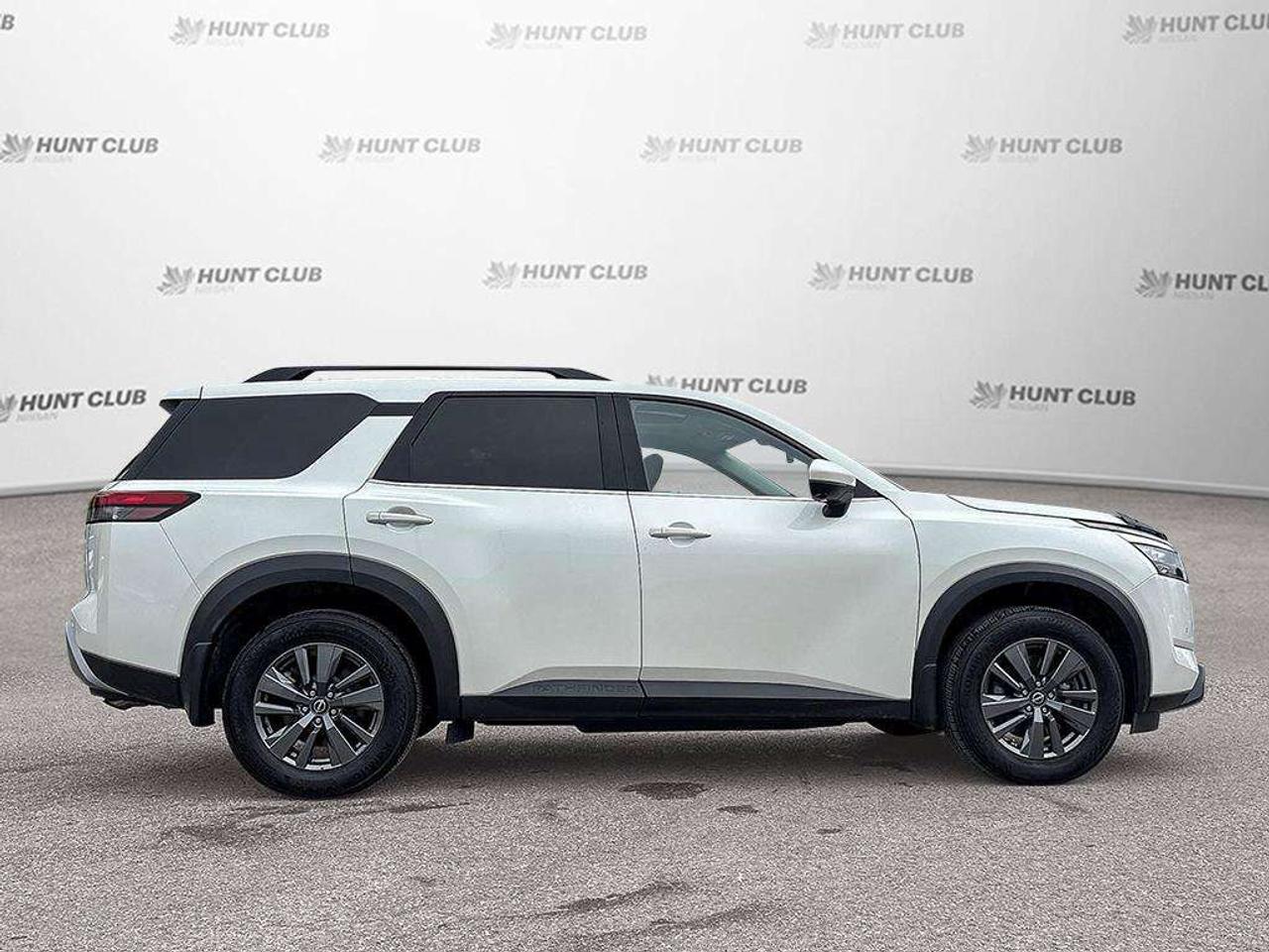 2024 Nissan Pathfinder SV Photo