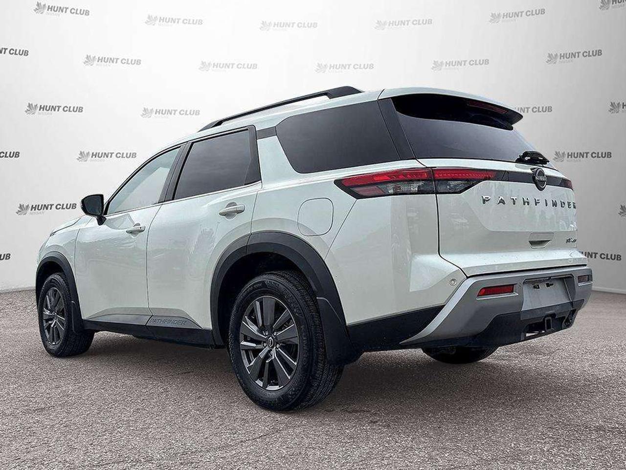 2024 Nissan Pathfinder SV Photo
