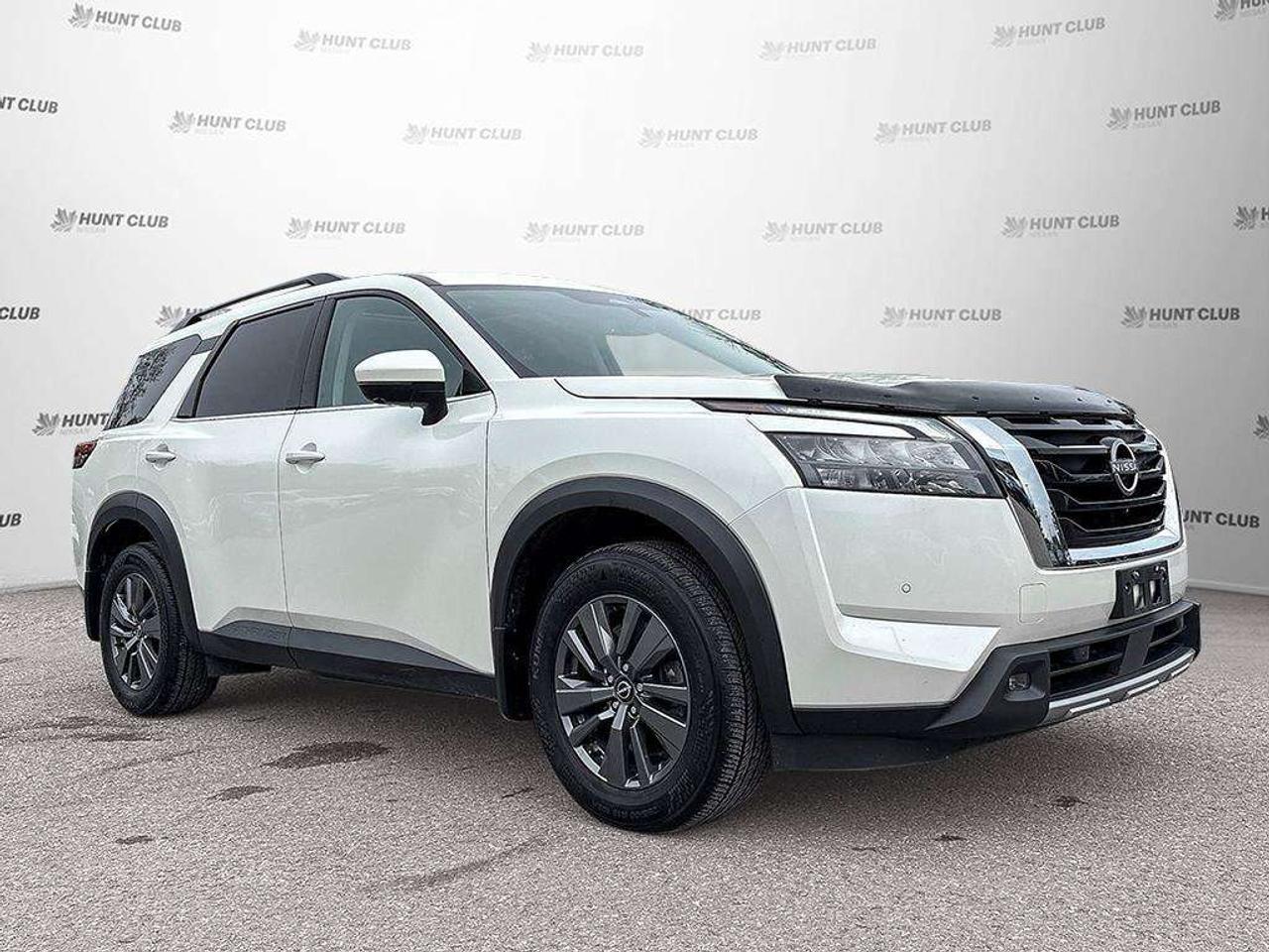 2024 Nissan Pathfinder SV Photo