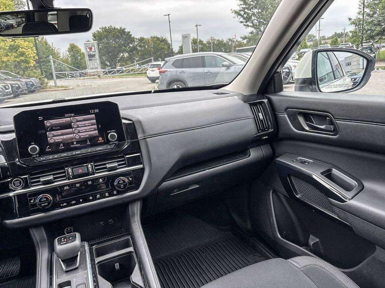 2024 Nissan Pathfinder SV Photo