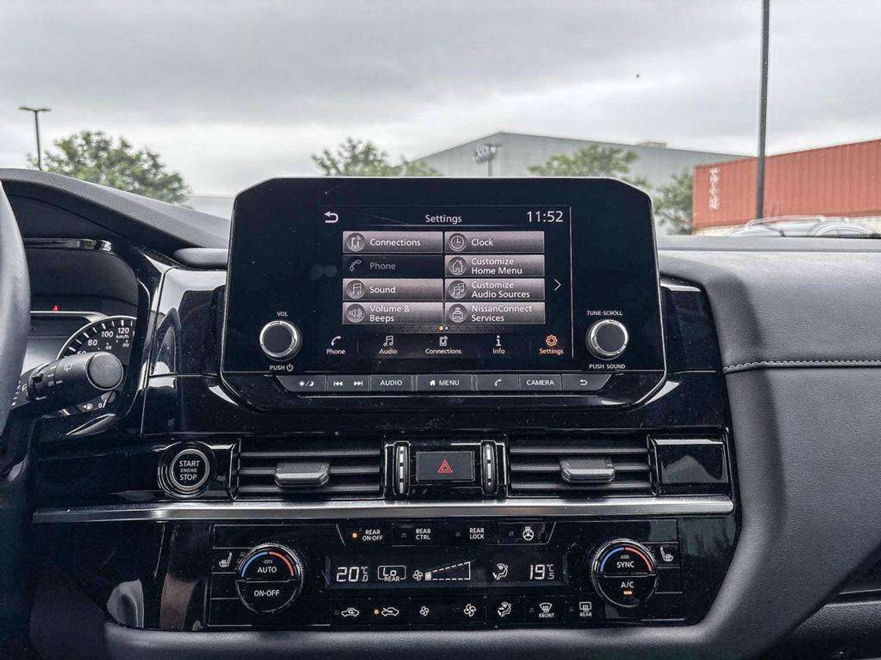 2024 Nissan Pathfinder SV Photo