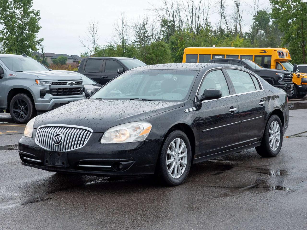 2010 Buick Lucerne CXL - Woodgrain Interior Trim   Multi-Zone A/C Photo3