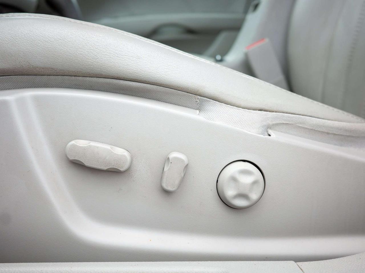 2010 Buick Lucerne CXL - Woodgrain Interior Trim   Multi-Zone A/C Photo