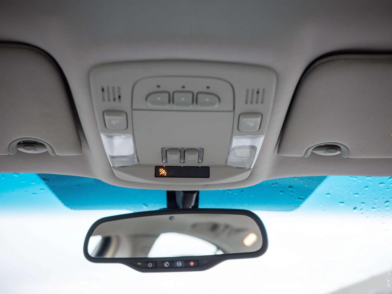2010 Buick Lucerne CXL - Woodgrain Interior Trim   Multi-Zone A/C Photo