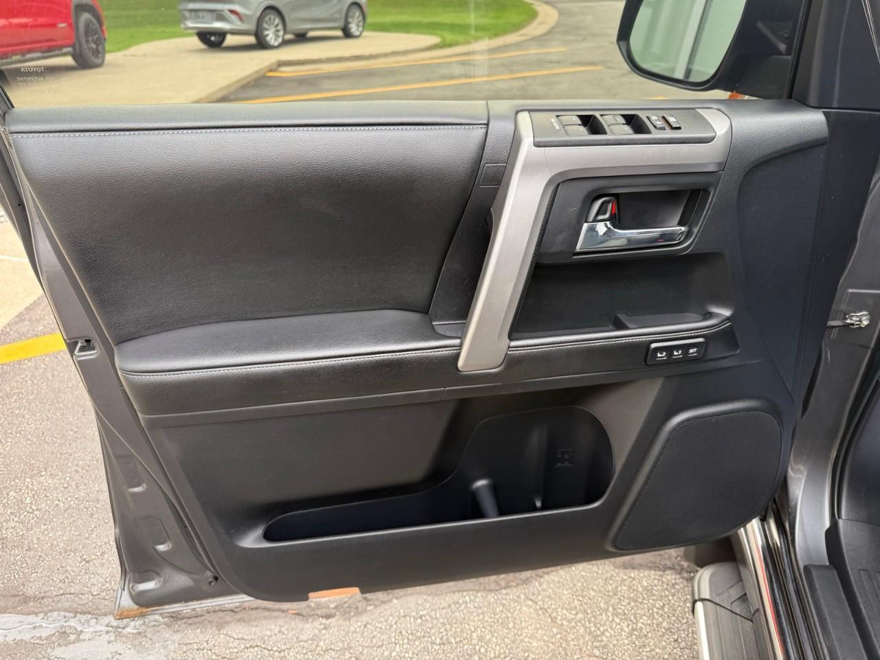 2014 Toyota 4Runner SR5 V6 4dr 4x4 Photo