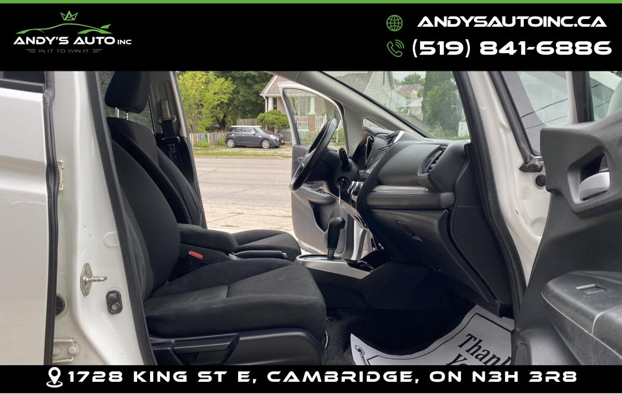 2017 Honda Fit ! HEATED SEATS ! POWER WINDOWS ! KEYLESS ENTRY SE ! HEATED SEATS ! POWER WINDOWS ! KEYLESS ENTRY Photo