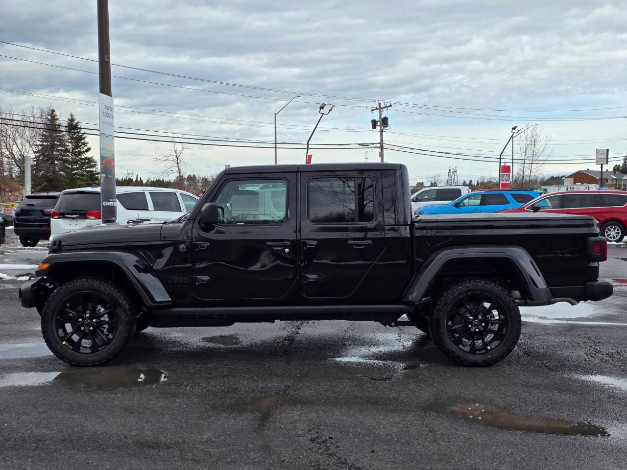 2026 Jeep Gladiator NightHawk 4x4 Photo5