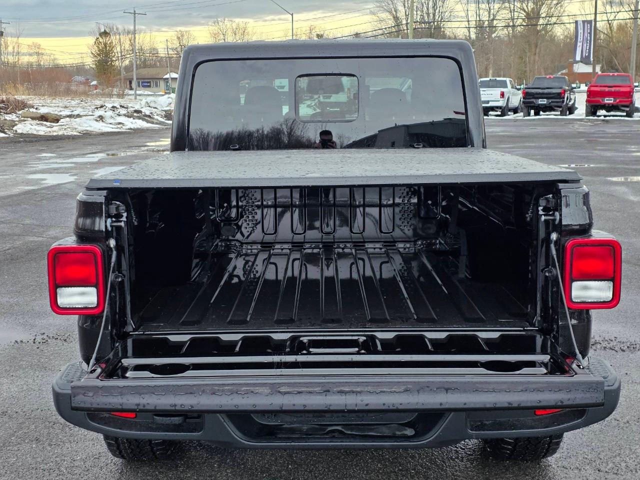 2026 Jeep Gladiator NightHawk 4x4 Photo4