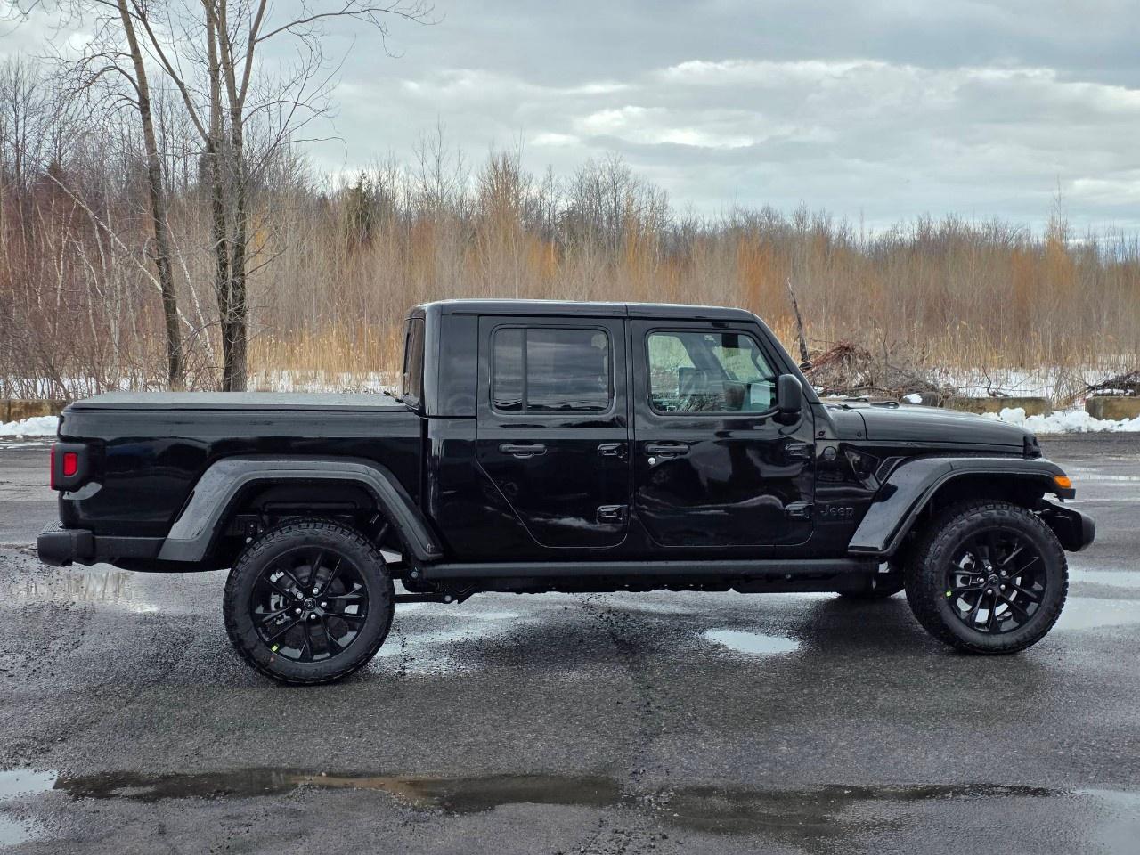 2026 Jeep Gladiator NightHawk 4x4 Photo