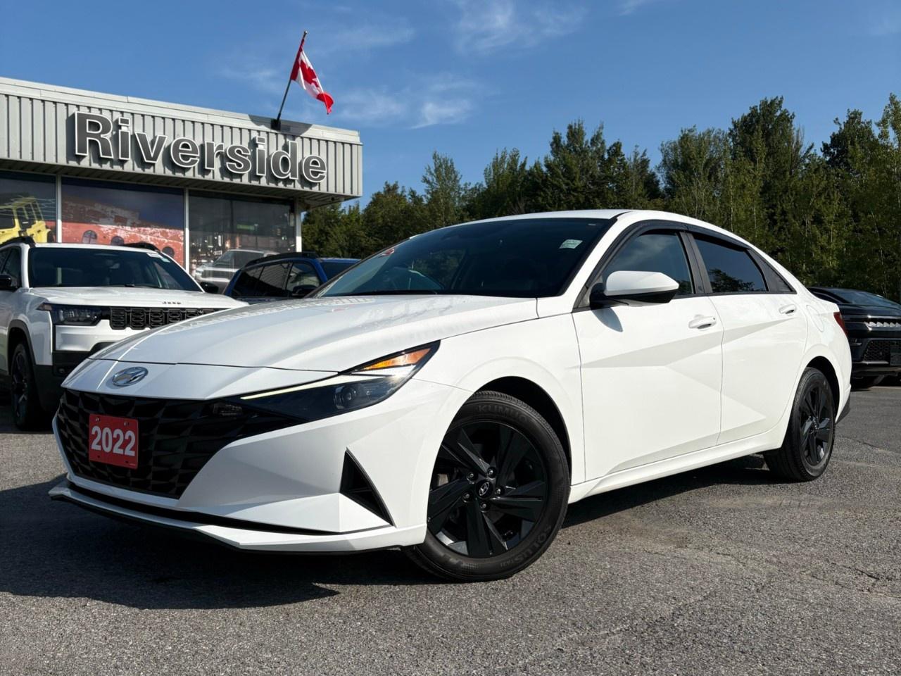 2022 Hyundai Elantra Preferred IVT Photo0
