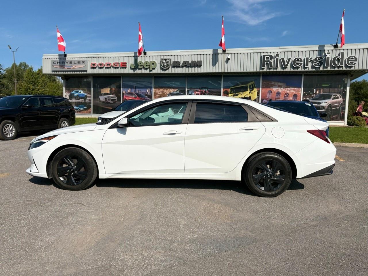 2022 Hyundai Elantra Preferred IVT Photo