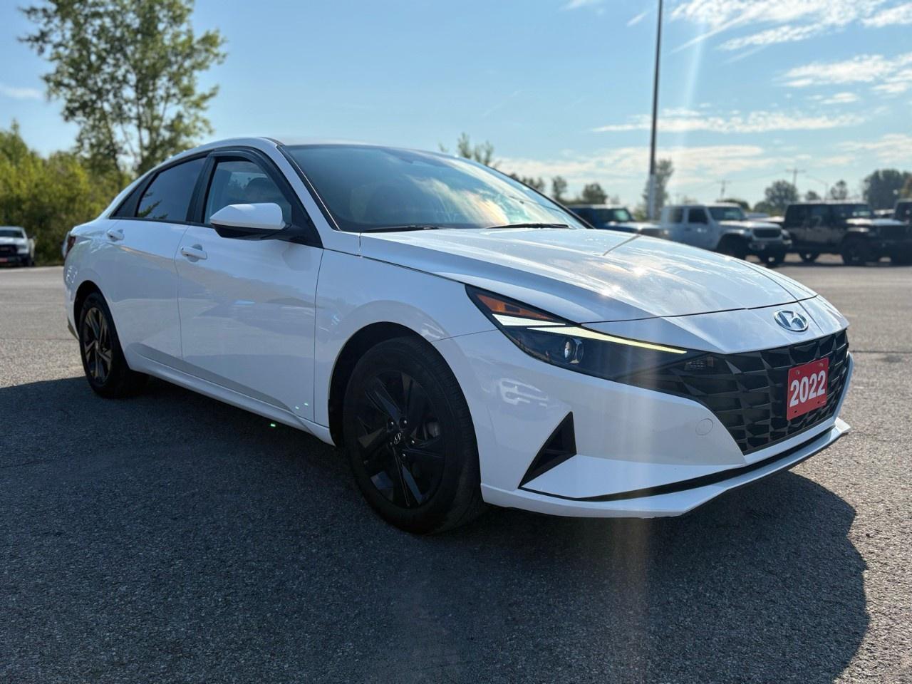 2022 Hyundai Elantra Preferred IVT Photo