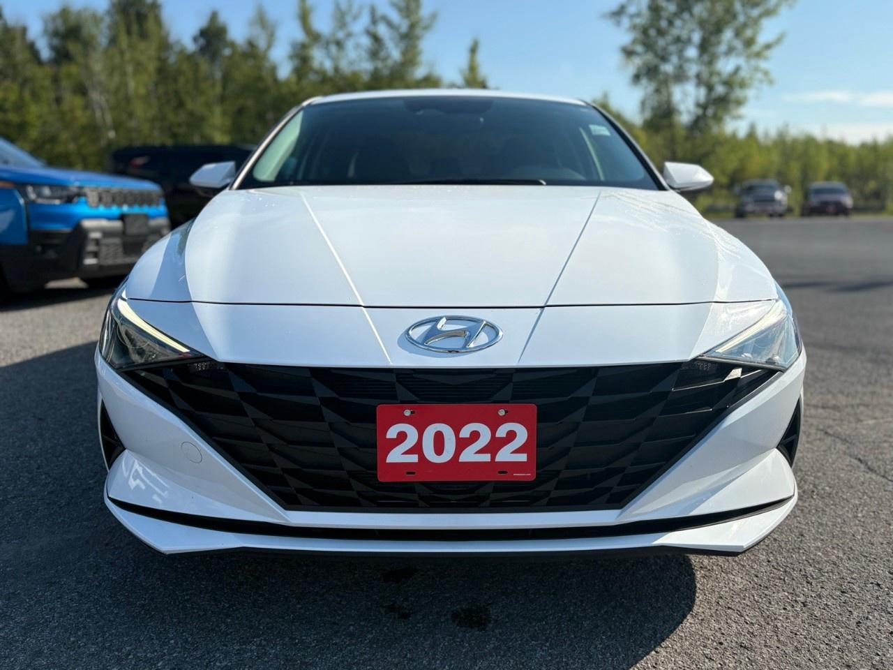 2022 Hyundai Elantra Preferred IVT Photo
