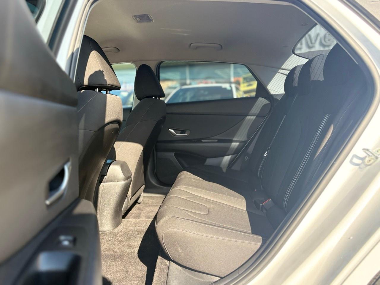 2022 Hyundai Elantra Preferred IVT Photo