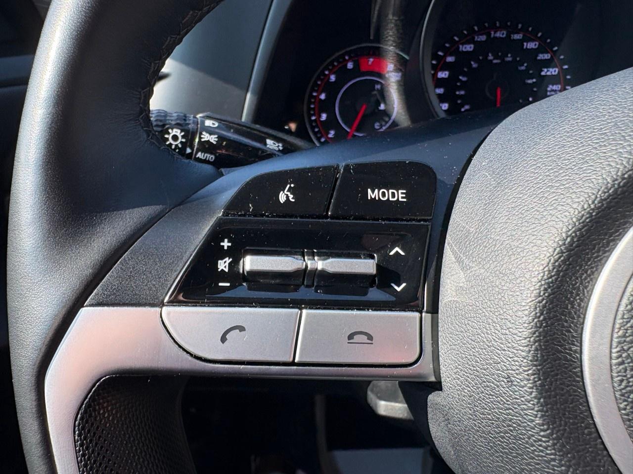2022 Hyundai Elantra Preferred IVT Photo