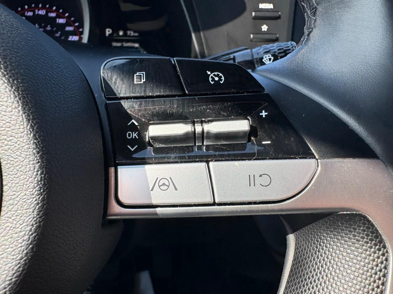 2022 Hyundai Elantra Preferred IVT Photo