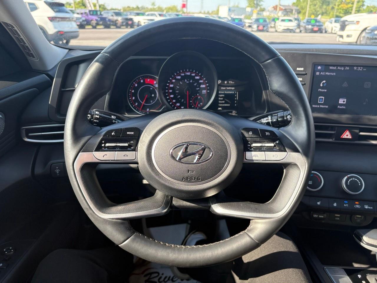 2022 Hyundai Elantra Preferred IVT Photo