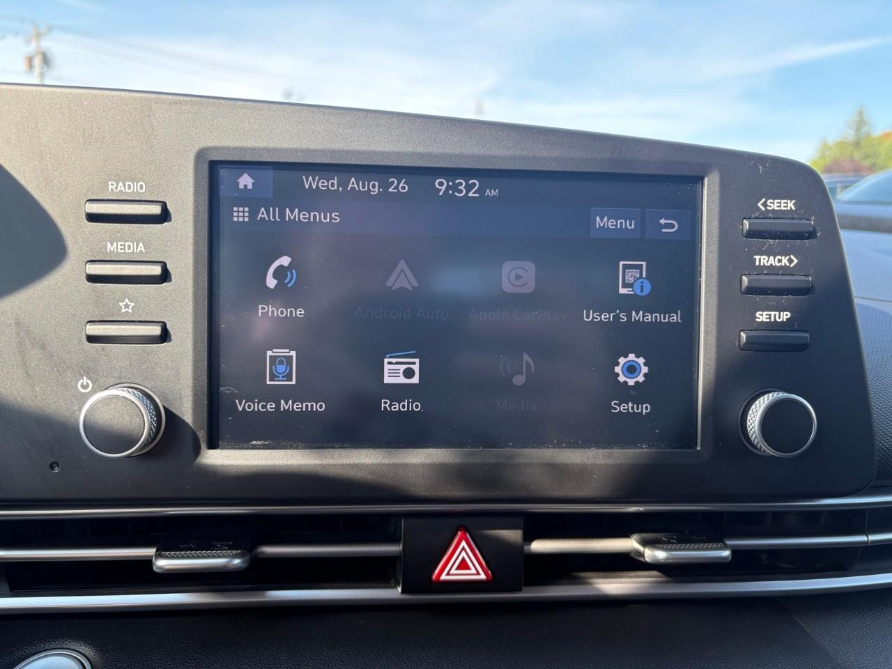 2022 Hyundai Elantra Preferred IVT Photo