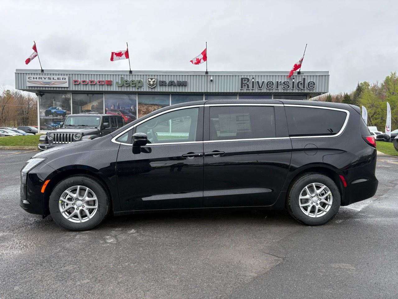 2027 Chrysler Pacifica Select FWD Photo5