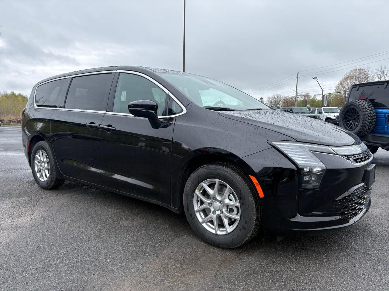 2027 Chrysler Pacifica Select FWD Photo