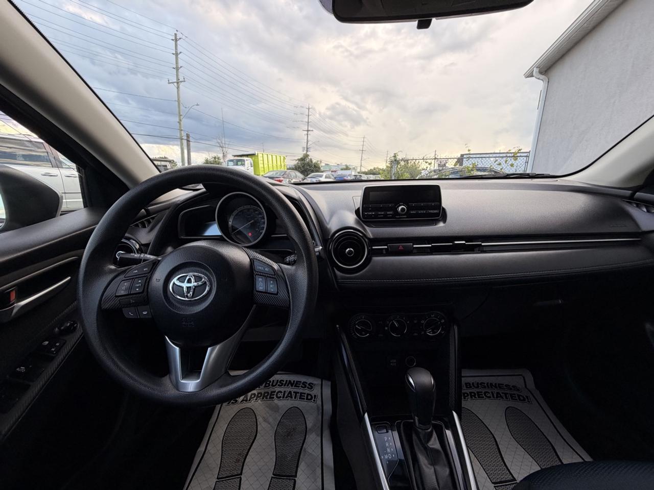 2016 Toyota Yaris LE Photo