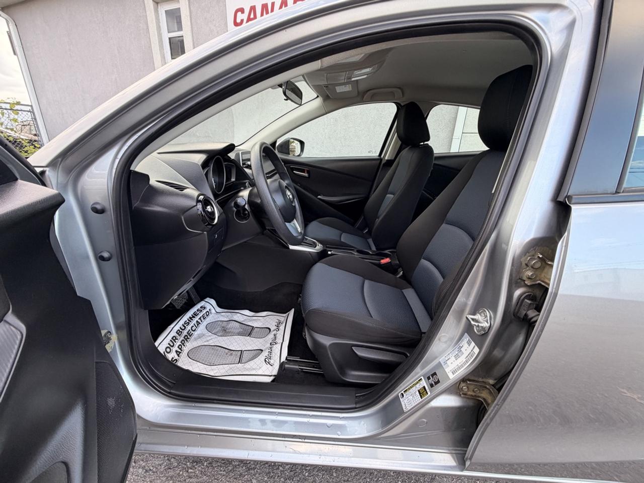2016 Toyota Yaris LE Photo