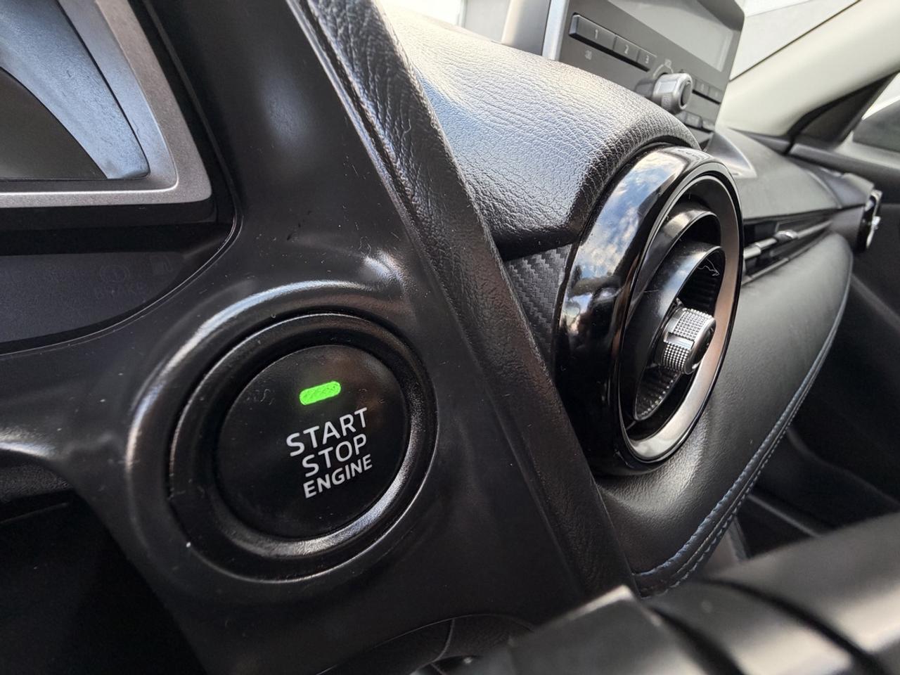 2016 Toyota Yaris LE Photo